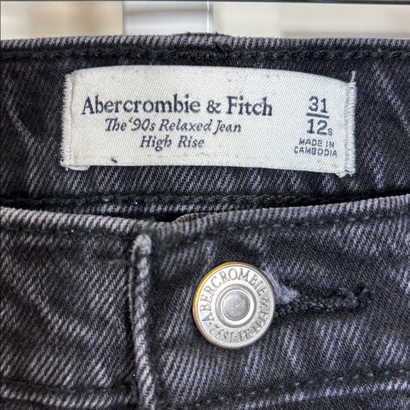 Abercrombie & Fitch High Rise 90's Relaxed Cuffed Hem Jean Size 12 Short - Picture 12 of 16